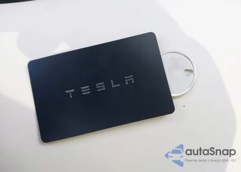 2025 Tesla Model Y Long Range Dual Motor Rear-Wheel Drive from USA, damaged, VIN 7SAYGDED3SA372602